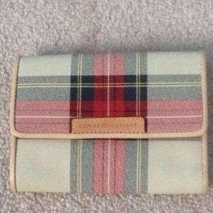 NWOT Tommy Hilfiger wallet
